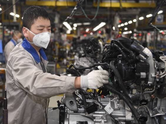 (200219) -- CHENGDU, Feb. 19, 2020 -- A staff member works at the assemble plant of FAW-Volkswagen Automobile in Chengdu, southwest China s Sichuan Province, Feb. 19, 2020. FAW-Volkswagen Automobile Co., Ltd. resumed production at its four production bases across China as of Monday amid the novel coronavirus (COVID-19) outbreak. ) CHINA-SICHUAN-CHENGDU-CAR INDUSTRY-PRODUCTION (CN) LiuxKun 