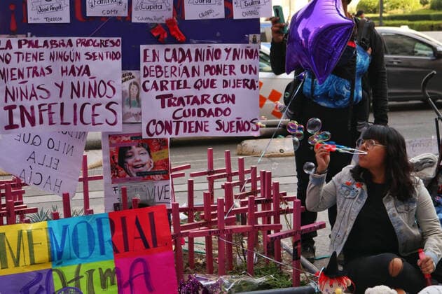 February 19, 2020: EUM20200219NAC11.JPG.CIUDAD DE MEXICO. FeministsFeministas-Protestas.- Este 19 de febrero de 2020 el colectivo Crianza Feminista se dio cita en la Antimonumenta, ubicada frente al Palacio de Bellas Artes, para colocar un memorial por el reciente feminicidio de la menor Fatima. Ademas realizaron diversas actividades en el sitio. Foto: Agencia EL UNIVERSALFernanda RojasAFBV Copyright: xElxUniversalx