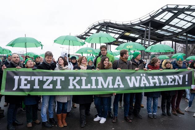 Fridays for Future - Wahlkampf die GRÜNEN mit Robert Habeck, Annalena Baerbock, Katharina Fegebank, , Anna Gallina, Michael Kellner, Anjes Tjarks, Martin Bill, Mareike Engels - Bürgerschaftswahl 2020 Hamburg - Aktion am Rande der Demonstration;Fridays for Future - Wahlkampf die GRÜNEN mit Robert Habeck, Annalena Baerbock, Katharina Fegebank, , Anna Gallina, Michael Kellner, Anjes Tjarks, Martin Bill, Mareike Engels - Bürgerschaftswahl 2020 Hamburg - Aktion am Rande der Demonstration, Hamburg Hamburg Deutschland Heiligengeistfeld *** Fridays for Future Election Campaign the GREENS with Robert Habeck, Annalena Baerbock, Katharina Fegebank, Anna Gallina, Michael Kellner, Anjes Tjarks, Martin Bill, Mareike Engels Bürgerschaftswahl 2020 Hamburg Action on the sidelines of the demonstration Fridays for Future Election Campaign the GREENS wit