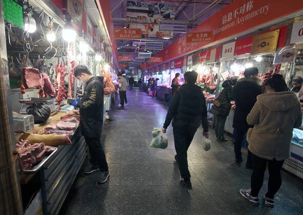 Chinese wearing protective face masks visit a nearly empty market as the threat of the deadly coronavirus (Covid-19) spreading in Beijing continues on Friday, February 21, 2020. China s capital has ordered anyone returning to the city to be quarantined for 14 days or risk punishment in a bid to contain the coronavirus. The death toll stands close to 2,300 people and has infected more than 76,600 people across 28 countries.  PEK2020022106 STEPHENxSHAVER