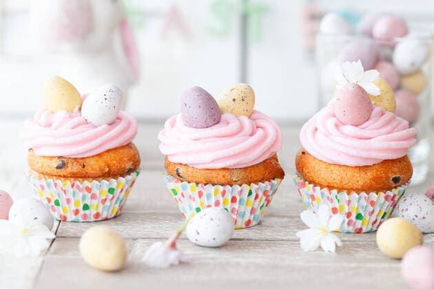Kleine Cupcakes mit rosa Zuckerguss zu Ostern *** Small cupcakes with pink icing for Easter 1079706042