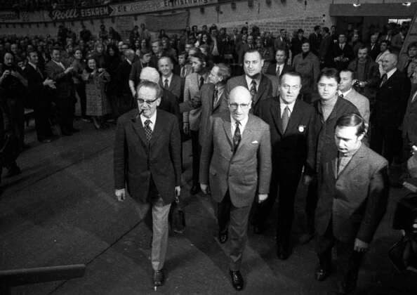 Kundgebung der SPD fuer die Ratifizierung der Ostvertraege 1972 DEU, Deutschland, Dortmund: Die Kundgebung der SPD fuer die Ratifizierung der Ostvertraege am 23.4.1972 in der Westfalenhalle in Dortmund.v.l.n.r.Herbert Wehner, Heinz Kuehn, Werner Figgen DEU, Germany, Dortmund: The rally of the SPD for the ratification of the Eastern Treaties on 23.4.1972 in the Westfalenhalle in Dortmund. NRW
