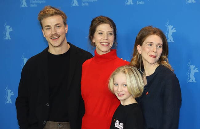 Internationales Filmfestival Berlin 2019 - Berlinale 2019 Hotel Grand Hyatt Photo-Call Systemsprenger Albrecht Schuch, Nora Fingscheidt, Helena Zengel, Lisa Hagmeister (v.links) Berlin Berlin Deutschland Copyright: xManfredxThomasxTspx