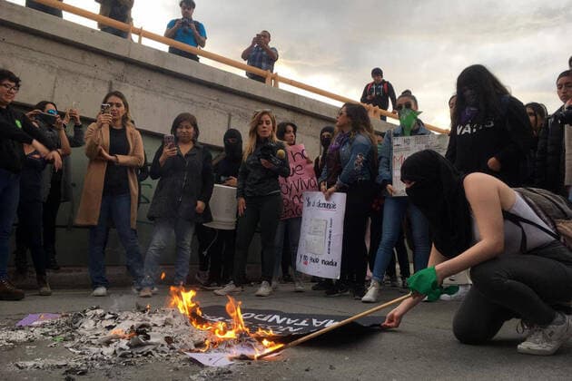 February 21, 2020: EUM20200221NAC01.JPG .TIJUANA, BC. ProtestProtesta-Feminicidios.- 21 de febrero de 2019. Mujeres bloquearon parcialmente las garitas San Ysidro y El Chaparral, asi como las puertas internacionales de acceso y salida entre Mexico y EU, para protestar contra los feminicidios y exigir justicia. Colectivos y familias victimas de violencia se sumaron a la movilizacion que arranco en la plaza Santa Cecilia, junto a negocios que ofrecen servicios sexuales como entretenimiento para turistas. Foto: Agencia EL UNIVERSALEELG Copyright: xElxUniversalx