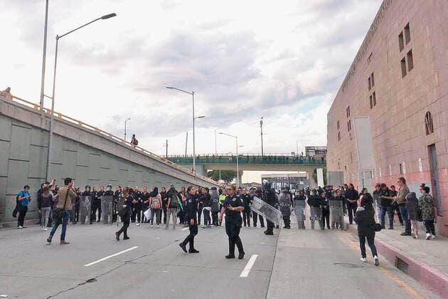 February 21, 2020: EUM20200221NAC02.JPG .TIJUANA, BC. ProtestProtesta-Feminicidios.- 21 de febrero de 2019. Mujeres bloquearon parcialmente las garitas San Ysidro y El Chaparral, asi como las puertas internacionales de acceso y salida entre Mexico y EU, para protestar contra los feminicidios y exigir justicia. Colectivos y familias victimas de violencia se sumaron a la movilizacion que arranco en la plaza Santa Cecilia, junto a negocios que ofrecen servicios sexuales como entretenimiento para turistas. Foto: Agencia EL UNIVERSALEELG Copyright: xElxUniversalx