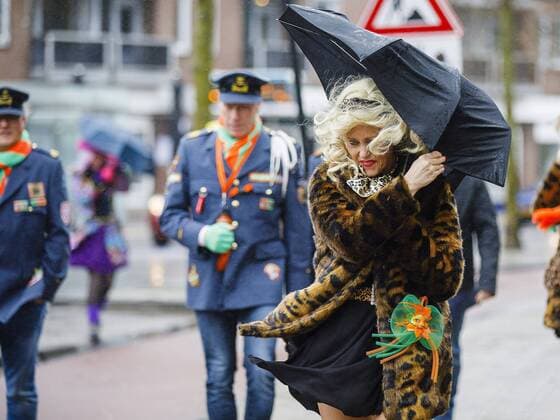 2020 Bilder des Jahres, News 02 Februar News Themen der Woche KW08 News Bilder des Tages TILBURG, Carnaval Tilburg 2020, 23-02-2020. Carnaval in Tilburg (Kruikenstad) 2020. The parade got cancelled due to storm Ellen. Some people still go to the parties through the wind and rain. Carnaval Tilburg 2020  x7062306x Copyright: