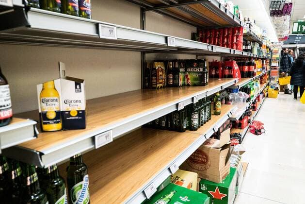Esselunga supermarket in via papiniano with emptied shelves. Coronavirus emergency (Stefano De Grandis Fotogramma, Milan - 2020-02-23) p.s. la foto e utilizzabile nel rispetto del contesto in cui e stata scattata, e senza intento diffamatorio del decoro delle persone rappresentate  Copyright: xStefanoxDexGrandisx xFOTOGRAMMAx
