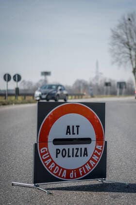 Coronavirus: Präventionsmaßnahmen in Italien Casalpusterlengo Road Blocks of the Guadia di Finanza and Carabinieri in Casalpusterlengo due to CoronaVirus Covid19 Trucks can transit with permission (Carlo Cozzoli Fotogramma, Milan - 2020-02-24) p.s. la foto e utilizzabile nel rispetto del contesto in cui e stata scattata, e senza intento diffamatorio del decoro delle persone rappresentate  Copyright: xCarloxCozzolix xFOTOGRAMMAx