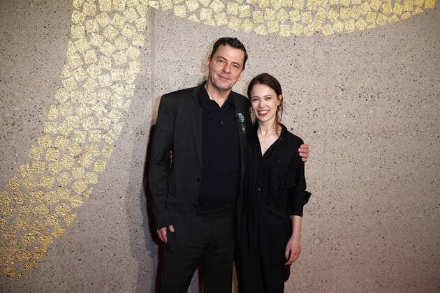 Christian Petzold und Paula Beer bei der Verleihung vom Ritterorden für Kunst und Literatur beim Soiree Francaise du Cinema im Rahmen der Berlinale in der Französischen Botschaft am 24.02.2020 in Berlin Berlinale 2020- Soiree Francaise du Cinema- Verleihung vom Orden Chevalier des Arts et des Lettre in Berlin