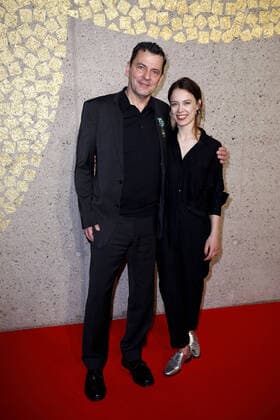 Christian Petzold und Paula Beer bei der Verleihung vom Ritterorden für Kunst und Literatur beim Soiree Francaise du Cinema im Rahmen der Berlinale in der Französischen Botschaft am 24.02.2020 in Berlin Berlinale 2020- Soiree Francaise du Cinema- Verleihung vom Orden Chevalier des Arts et des Lettre in Berlin