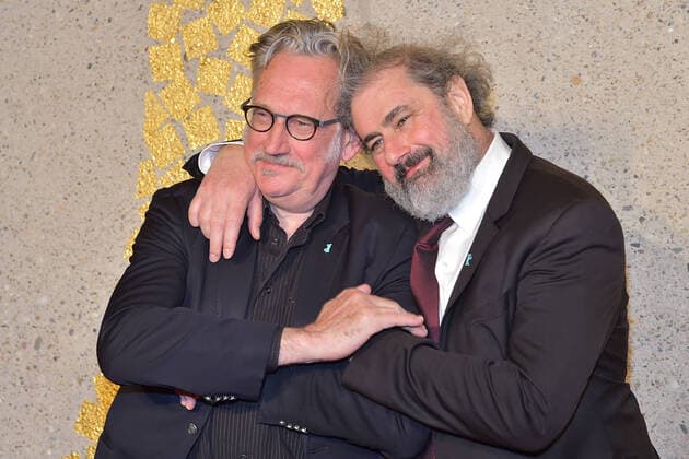 Entertainment Bilder des Tages Verleihung des französischen Kulturorden Beno t DelŽpine, Gustave Kervern Ankunft zur Verleihung des Ordre Officier des Arts et des Lettres (Orden der Kuenste und der Literatur) anlaesslich der 70. Berlinale in der franzoesischen Botschaft in Berlin am 24.02.2020