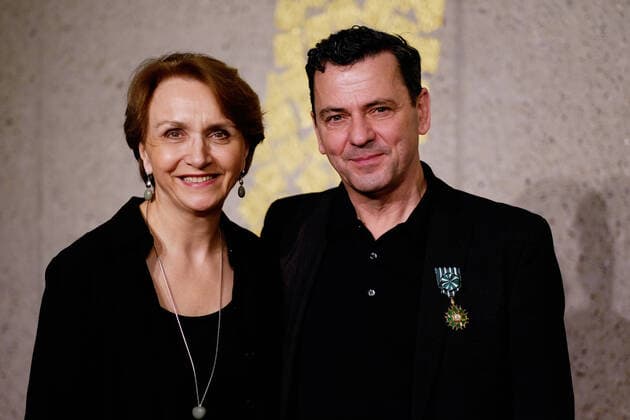Regisseur Christian Petzold und die französische Botschafterin in Deutschland Anne-Marie Descôtes beim Photocall anlässlich der Verleihung des französischen Kulturordens - Ordre Officier des Arts et des Lettres (Orden der Künste und der Literatur) anlässlich der 70. Internationalen Filmfestspiele Berlin snapshot-photography xK.M.Krause