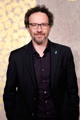Künstlerischer Leiter Carlo Chatrian beim Photocall anlässlich der Verleihung des französischen Kulturordens - Ordre Officier des Arts et des Lettres (Orden der Künste und der Literatur) an Regisseur Christian Petzold anlässlich der 70. Internationalen Filmfestspiele Berlin snapshot-photography xK.M.Krause