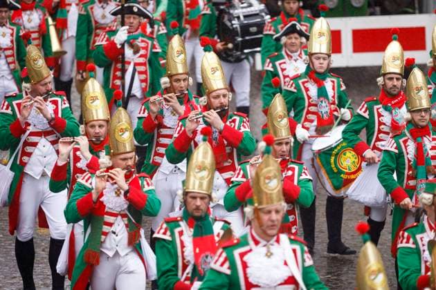 Karnevalisten beim Kölner Rosenmontagszug 2020. Köln, 24.02.2020 *** Carnivalists at the Cologne Rose Monday Parade 2020 Cologne, 24 02 2020 Foto:xC.xHardtx xFuturexImage