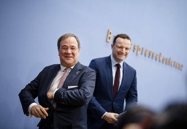 Armin Laschet, Ministerpraesident des Landes NRW und Bundesgesundheitsminister Jens Spahn, CDU, aufgenommen im Rahmen einer Pressekonferenz, anlaesslich der Kandidatur fuer den CDU-Vorsitz in der Bundespressekonferenz in Berlin. 25.02.2020. Berlin Deutschland *** Armin Laschet, State Premier of North Rhine-Westphalia and Federal Minister of Health Jens Spahn, CDU, recorded at a press conference on the occasion of the candidacy for the CDU chairmanship at the Federal Press Conference in Berlin 25 02 2020 Berlin Germany Copyright: xFelixxZahn photothek.netx