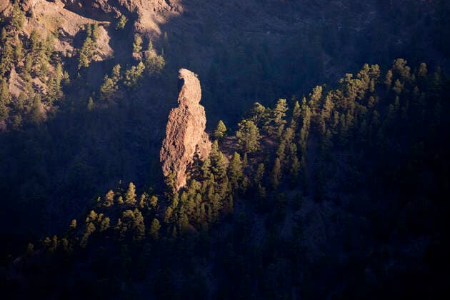 Insel La Palma Blick vom Aussichtspunkt La Cumbrecita auf die Landschaft im Vulkankrater, Nationalpark Caldera de Taburiente, Insel La Palma, Kanarische Inseln, Spanien, Europa view from La Cumbrecita, over the andscape inside the crater, Caldera de Taburiente National Park, La Palma, Canary Islands, Spain, Europe