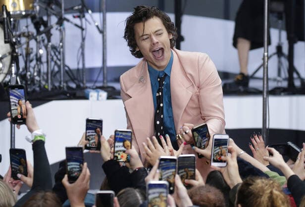 2020 Bilder des Jahres, Entertainment 02 Februar Entertainment Bilder des Tages Harry Styles performs on the NBC Today Show at Rockefeller Center in New York City on Wednesday, February 26, 2020.  NYP20200226106 JOHNxANGELILLO