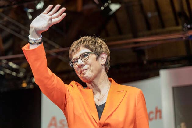 DEU, Deutschland, Baden-Württemberg, Fellbach, 26.02.2020: Politischer Aschermittwoch der CDU in Fellbach bei Stuttgart. Hauptrednerin vor rund 1500 Anhängern ist Annegret Kramp-Karrenbauer, Bundesvorsitzende der Christdemokraten und Bundesministerin der Verteidigung. *** DEU, Germany, Baden Württemberg, Fellbach, 26 02 2020 Political Ash Wednesday of the CDU in Fellbach near Stuttgart Keynote speaker in front of about 1500 supporters is Annegret Kramp Karrenbauer, Federal Chairwoman of the Christian Democrats and Federal Minister of Defence