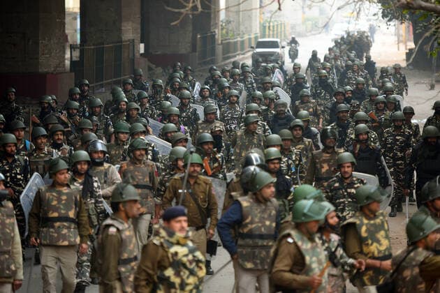 2020 Bilder des Jahres, News 02 Februar News Themen der Woche KW09 NEW DELHI, INDIA - FEBRUARY 26: Paramilitary soilders conduct a flag march following clashes over the new citizenship law, at Maujpur, on February 26, 2020 in New Delhi, India. Adequate security has been deployed in Maujpur, Seelampur, Gokulpuri and other localities of Northeast Delhi which have seen violent protests in the last three days. Stones were pelted at the police, houses burnt and vehicles smashed. Seventeen people, including a Delhi Police head constable, have been killed in the clashes, and more than 250 injured. (Photo by Amal KS Hindustan Times) Delhi Violence Aftermath In Maujpur, Jafrabad, Chand Bagh, Karawal Nagar