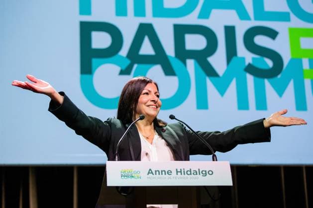 News Bilder des Tages (200227) -- PARIS, Feb. 27, 2020 (Xinhua) -- Paris Mayor and Socialist Party candidate for re-election Anne Hidalgo gestures as she delivers a speech during a campaign meeting at the Elysee Montmartre venue in Paris, France, on Feb. 26, 2020, ahead of the upcoming Paris 2020 mayoral election. (Photo by Aurelien Morissard Xinhua) FRANCE-PARIS-ANNE HIDALGO-MAYOR-CAMPAIGN 