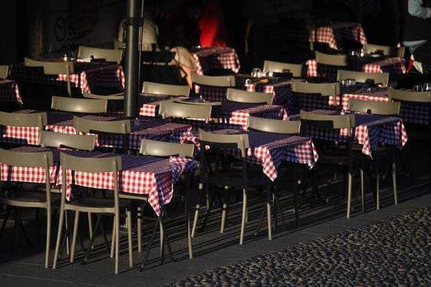 (200227) -- MILAN, Feb. 27, 2020 (Xinhua) -- Photo taken on Feb. 26, 2020 shows the empty tables of a restaurant in Milan, Italy. A total of 400 people have tested positive for the novel coronavirus in Italy till Wednesday evening. The government has placed 11 towns, 10 in Lombardy and one in Veneto, under lockdown in an effort to contain the epidemic. (Photo by Daniele Mascolo Xinhua) ITALY-MILAN-COVID-19 