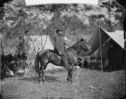 The Civil War, Antietam, Md. Allan Pinkerton, (E.J. Allen) of the Secret Service, on horseback, photograph from the main eastern theater of the Civil War, Battle of Antietam, September - October 1862, from glass negative, by Alexander Gardner, September, Courtesy Everett Collection PUBLICATIONXNOTxINxCANxCHNxFRAxITAxJPNxNORxPOLxRUSxESPxUKxUSA Copyright: xCourtesyxEverettxCollectionx HCDCIWA EC007