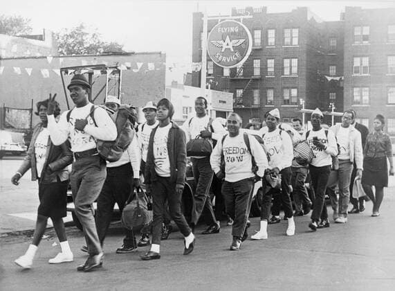CORE members swing down Fort Hamilton Parkway, Brooklyn, to join the 1963 March on Washington for Jobs and Freedom, Washington. Courtesy Everett Collection PUBLICATIONXNOTxINxCANxCHNxFRAxITAxJPNxNORxPOLxRUSxESPxUKxUSA Copyright: xCourtesyxEverettxCollectionx HISL006 EC221