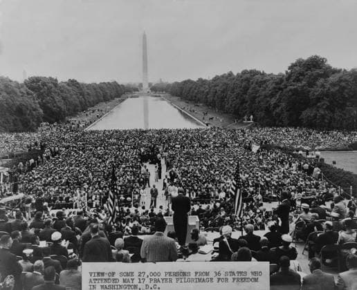 IMAGO History, U.S. BÃ¼rgerrechtsbewegung: 1954-1968 The 1957 civil rights demonstration, Prayer Pilgrimage for Freedom, at the Lincoln Memorial, drew 27,000 people to mark the third anniversary of the Brown v. Board of Education Supreme Court ruling and to protest the slow progress in School desegregation. Courtesy Everett Collection PUBLICATIONXNOTxINxCANxCHNxFRAxITAxJPNxNORxPOLxRUSxESPxUKxUSA Copyright: xCourtesyxEverettxCollectionx HISL009 EC046