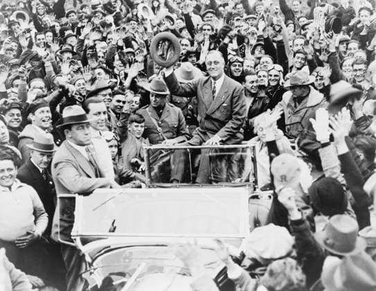 Franklin D. Roosevelt (1882-1945), campaigning for President against incumbent Herbert Hoover. A paraplegic from polio, his car designed to assist campaigning, here at Hyde Park, New York among a group of motorcyclist. 1932. Courtesy Everett Collection PUBLICATIONXNOTxINxCANxCHNxFRAxITAxJPNxNORxPOLxRUSxESPxUKxUSA Copyright: xCourtesyxEverettxCollectionx HISL009 EC185