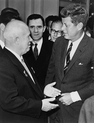 President John F. Kennedy meets Nikita Khrushchev at the Vienna summit meeting of June 1961. Soviet Foreign Minister, Andrei Gromyko, is second from left. Courtesy Everett Collection PUBLICATIONXNOTxINxCANxCHNxFRAxITAxJPNxNORxPOLxRUSxESPxUKxUSA Copyright: xCourtesyxEverettxCollectionx HISL012 EC264