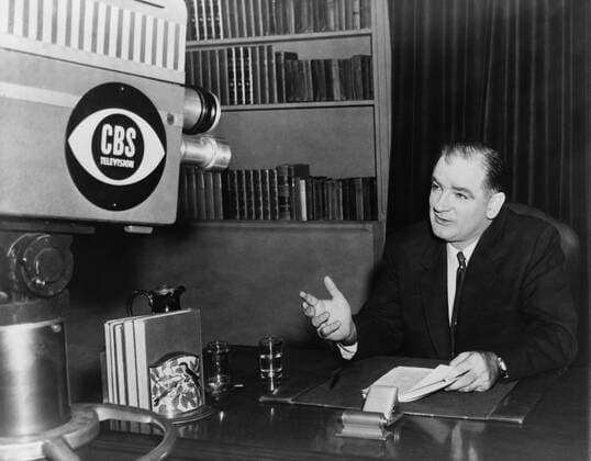 Wisconsin Senator Joseph McCarthy (1908-1957), speaking in front of a CBS camera in New York at the height of his fame and influence. 1953. Courtesy Everett Collection PUBLICATIONXNOTxINxCANxCHNxFRAxITAxJPNxNORxPOLxRUSxESPxUKxUSA Copyright: xCourtesyxEverettxCollectionx HISL013 EC090