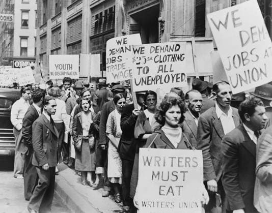 Unemployed New Yorkers demonstrate with signs in front of Emergency Relief Building in 1935. Signs demand clothing, pay at union wages, and jobs for youths. Courtesy Everett Collection PUBLICATIONXNOTxINxCANxCHNxFRAxITAxJPNxNORxPOLxRUSxESPxUKxUSA Copyright: xCourtesyxEverettxCollectionx HISL019 EC119