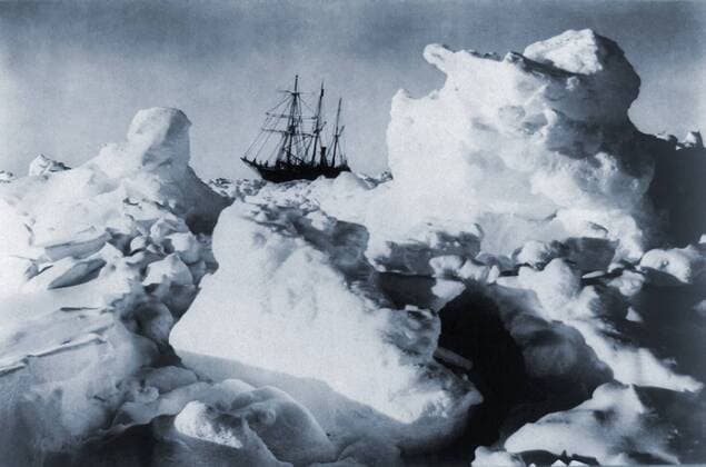Polar explorer, Ernest Shackleton s ship, ENDURANCE, trapped in Weddell Sea pack ice in Antarctica in 1916. The British Imperial Trans-Antarctic Expedition, lead by Shacketon from 1914-17, failed to meet its goal of completing a coast to coast crossing of Courtesy Everett Collection PUBLICATIONXNOTxINxCANxCHNxFRAxITAxJPNxNORxPOLxRUSxESPxUKxUSA Copyright: xCourtesyxEverettxCollectionx HISL019 EC212