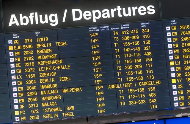 DEU, Deutschland, Baden-Württemberg, Stuttgart, 27.02.2020: Am Flughafen Stuttgart wurde am Nachmittag ein Flug von Eurowings nach Mailand Malpensa cancelled. Der Grund ist zunächst unbekannt. Eurowings schreibt auf der Homepage, dass sie die Situation sehr aufmerksam beobachte und im engen Austausch mit den Airlines der Lufthansa Group sowie mit den zuständigen Gesundheitsbehörden stehe. Aktuell gebe es keine Einschränkungen bei Eurowings Flügen von und nach Italien.