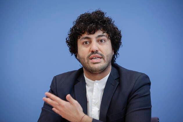 2020 Bilder des Jahres, News 02 Februar News Themen der Woche KW09 News Bilder des Tages 27.02.2020, Berlin, Deutschland - Pressekonferenz: Reaktion der Bundeskonferenz der Migrant*innennorganisationen auf Hanau. Foto: Dr. Cihan Sinanoglu, Pressesprecher der Tuerkischen Gemeinde in Deutschland e.V. *** 27 02 2020, Berlin, Germany Press conference Reaction of the Federal Conference of MigrantOrganizations to Hanau Photo Dr Cihan Sinanoglu, Press Spokesman of the Turkish Community in Germany