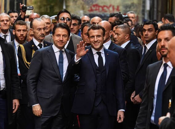 2020 Bilder des Jahres, News 02 Februar News Themen der Woche KW09 News Bilder des Tages French President Emmanuel Macron with Italian Prime Minister Giuseppe Conte walk the streets of central Naples before the Franco-Italian summit begins, in Naples, southern Italy, on February 27, 2020  Copyright: xSalvatorexLaportax xIPAx xKontrolabx