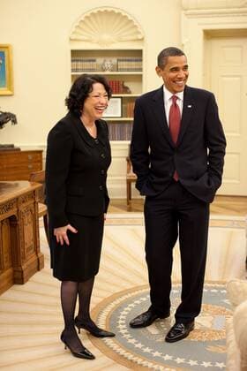 President Obama with new Justice Sonia Sotomayor prior to her confirmation reception at the White House. Aug. 12 2009. (BSWH_2011_8_7) Courtesy Everett Collection PUBLICATIONXNOTxINxCANxCHNxFRAxITAxJPNxNORxPOLxRUSxESPxUKxUSA Copyright: xCourtesyxEverettxCollectionx HISL027 EC120