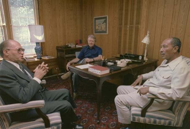Menahem Begin Jimmy Carter and Anwar Sadat meet during the Camp David Summit. Tension between Begin and Sadat was so great Carter resorted to meeting with the leaders advisors who then dealt with Sadat and Begin. Sept 5-17 1978. Courtesy Everett Collection PUBLICATIONXNOTxINxCANxCHNxFRAxITAxJPNxNORxPOLxRUSxESPxUKxUSA Copyright: xCourtesyxEverettxCollectionx HISL029 EC183