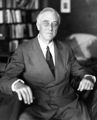 President Franklin Roosevelt the day before he died. The photo was taken at Warm Springs Georgia where FDR was relaxing with friends including former love Lucy Mercer. April 11 1945 Courtesy Everett Collection PUBLICATIONXNOTxINxCANxCHNxFRAxITAxJPNxNORxPOLxRUSxESPxUKxUSA Copyright: xCourtesyxEverettxCollectionx HISL032 EC076