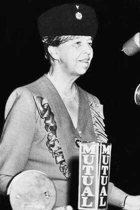 BerÃ¼hmte Feministinnen, Eleanor Roosevelt Eleanor Roosevelt speaking at Waldorf Astoria Hotel. New York. Nov. 16, 1943. (BSLOC_2013_5_178) Courtesy Everett Collection PUBLICATIONXNOTxINxCANxCHNxFRAxITAxJPNxNORxPOLxRUSxESPxUKxUSA Copyright: xCourtesyxEverettxCollectionx HISL035 EC223