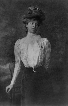 BerÃ¼hmte Feministinnen, Eleanor Roosevelt Eleanor Roosevelt in Gibson Girl fashions. New York, ca. 1903. (BSLOC_2013_6_21) Courtesy Everett Collection PUBLICATIONXNOTxINxCANxCHNxFRAxITAxJPNxNORxPOLxRUSxESPxUKxUSA Copyright: xCourtesyxEverettxCollectionx HISL035 EC473