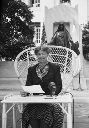 BerÃ¼hmte Feministinnen, Eleanor Roosevelt Eleanor Roosevelt broadcasting from Red Cross headquarters. She appealed for contributions to aid victims of the European War. May 21, 1940. (BSLOC_2013_7_8) Courtesy Everett Collection PUBLICATIONXNOTxINxCANxCHNxFRAxITAxJPNxNORxPOLxRUSxESPxUKxUSA Copyright: xCourtesyxEverettxCollectionx HISL035 EC711