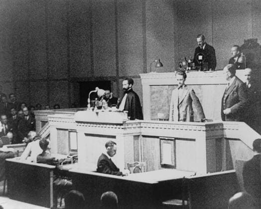 Haile Selassie appealed to the League of Nations for help against Italian aggression. The powerless League officially condemned the Italian invasion and annexation of Ethiopia but took no action. June 20, 1936. (BSLOC_2013_9_133) Courtesy Everett Collection PUBLICATIONXNOTxINxCANxCHNxFRAxITAxJPNxNORxPOLxRUSxESPxUKxUSA Copyright: xCourtesyxEverettxCollectionx HISL036 EC049
