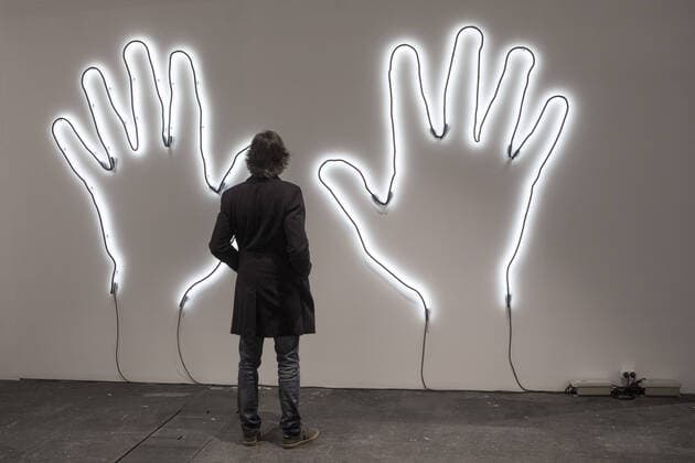 2020 Bilder des Jahres, Entertainment 02 Februar Entertainment Bilder des Tages February 27, 2020, Madrid, Spain: A visitor looks at an art piece during the 39th International Contemporary Art Fair, ARCO held at IFEMA in Madrid. Madrid Spain - ZUMAs197 20200227_zaa_s197_038 Copyright: xGuillermoxGutierrezx