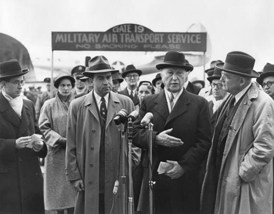Richard Nixon, Conrad Adenauer, John Foster Dulles at Washington Airport. Adenauer was the first post-war Chancellor of Germany (West Germany) from 1949 to 1963. - (BSLOC_2014_16_133) For usage credit please use; PUBLICATIONXNOTxINxCANxCHNxFRAxITAxJPNxNORxPOLxRUSxESPxUKxUSA Copyright: xCourtesyxEverettxCollectionx HISL038 EC941