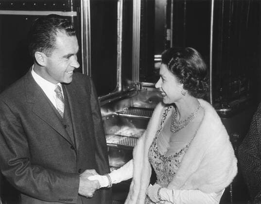 Queen Elizabeth II shaking Vice President Richard Nixon s hand. At the British Embassy in Washington during a dinner the royal couple gave for President and Mrs. Eisenhower. Oct. 19, 1957. - (BSLOC_2014_16_142) For usage credit please use; PUBLICATIONXNOTxINxCANxCHNxFRAxITAxJPNxNORxPOLxRUSxESPxUKxUSA Copyright: xCourtesyxEverettxCollectionx HISL038 EC951