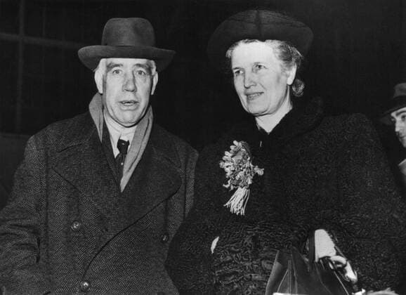 Dr. Niels Bohr, Danish Atomic Scientist, and Mrs. Bohr after their arrival in New York City. Feb. 17, 1948. Dr. Bohr joined the faculty of The Institute of Advanced Study in Princeton, N.J. Feb. 17, 1948 - (BSLOC_2014_17_25) For usage credit please use; PUBLICATIONXNOTxINxCANxCHNxFRAxITAxJPNxNORxPOLxRUSxESPxUKxUSA Copyright: xCourtesyxEverettxCollectionx HISL039 EC289