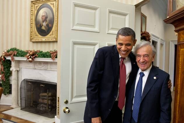 President Barack Obama greets Elie Wiesel in the Oval Office, Dec. 5, 2011. (BSLOC_2015_3_132) For usage credit please use; The White House PUBLICATIONXNOTxINxCANxCHNxFRAxITAxJPNxNORxPOLxRUSxESPxUKxUSA Copyright: xCourtesyxEverettxCollectionx HISL039 EC653