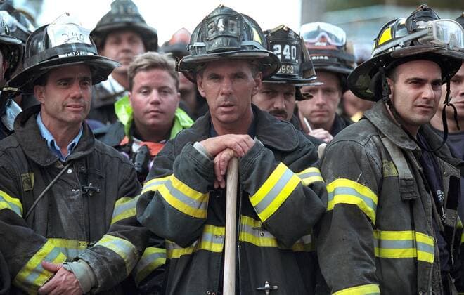 IMAGO History, AnschlÃ¤ge vom 11. September aus New York und Washington D.C 20 Jahre AnschlÃ¤ge vom 11. September: World Trade Center Firemen of the 240th Engine Company during President George W. Bush s visit to Ground Zero. Sept. 14, 2001. On 9-11 they had been ordered into the South Tower, but it collapsed when they were less than a block away. (BSLOC_2015_2_72) For usage credit please use; The George W. Bush Presidential Library PUBLICATIONXNOTxINxCANxCHNxFRAxITAxJPNxNORxPOLxRUSxESPxUKxUSA Copyright: xCourtesyxEverettxCollectionx HISL040 EC080