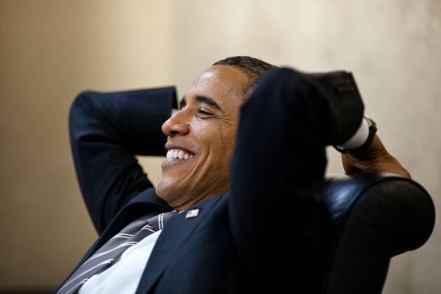 President Barack Obama has a relaxed moment in a meeting in the White House Situation Room. July 8, 2011. (BSLOC_2015_13_140) For usage credit please use; The White House PUBLICATIONXNOTxINxCANxCHNxFRAxITAxJPNxNORxPOLxRUSxESPxUKxUSA Copyright: xCourtesyxEverettxCollectionx HISL040 EC153